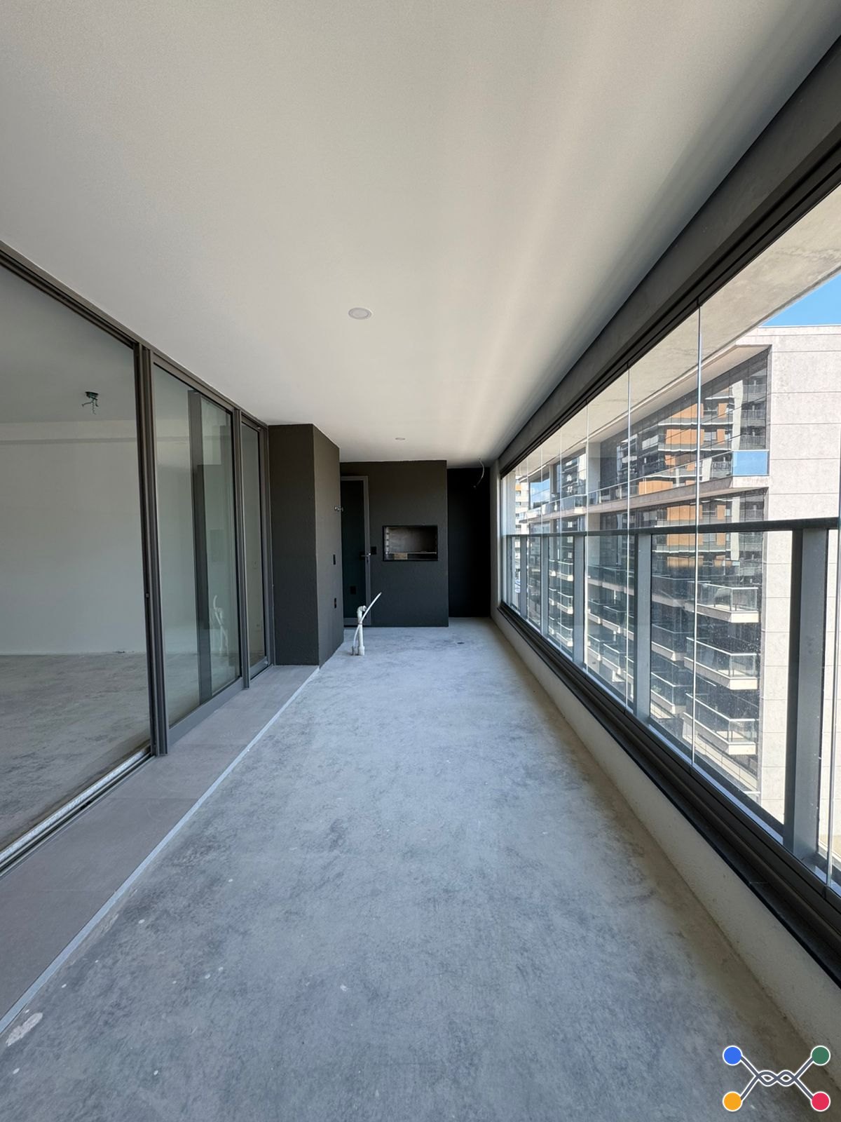 Apartamento Condomínio, Residencial, 2 vaga(s) de garagem