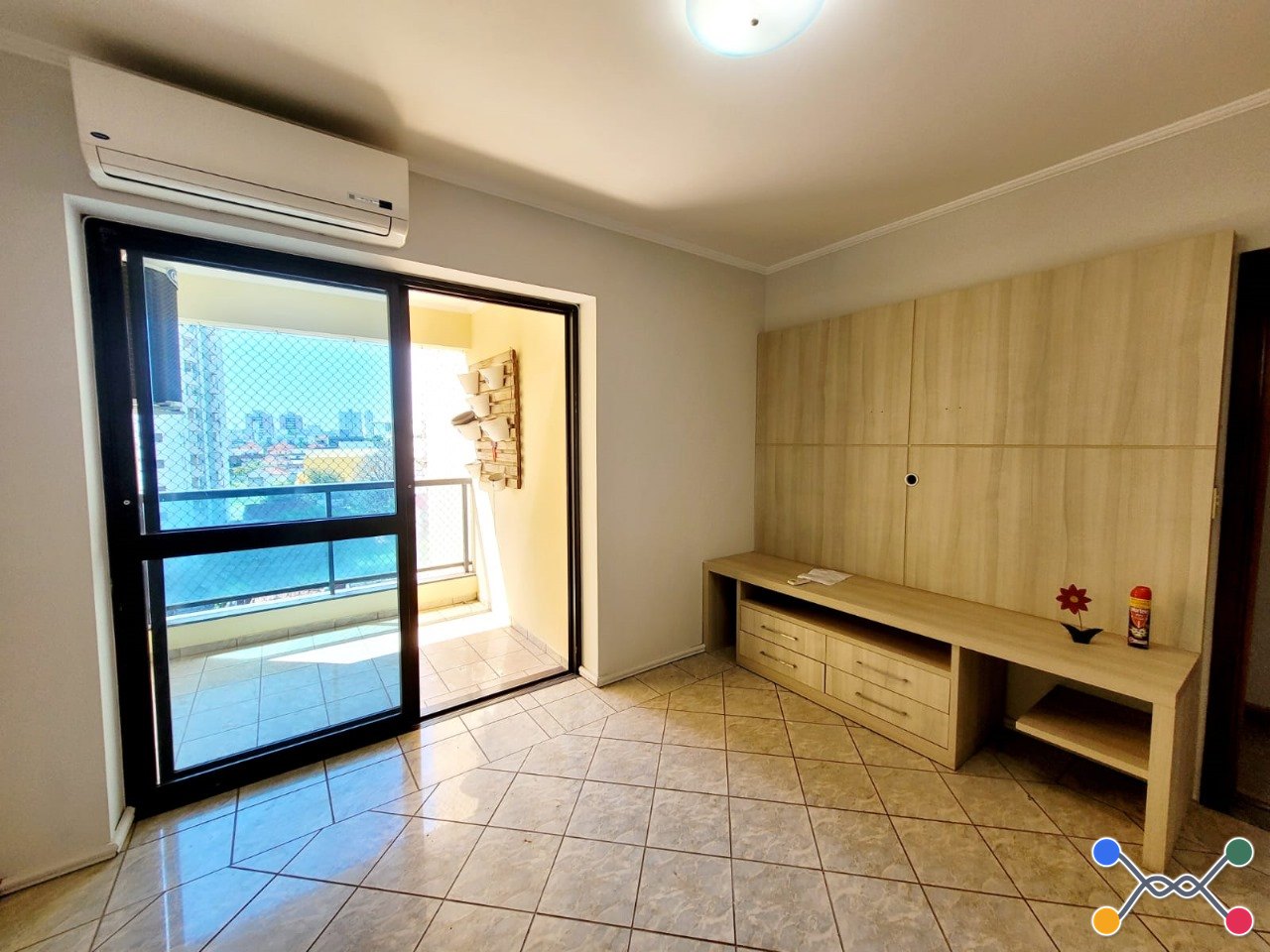 Apartamento Condomínio, Residencial, 3 dormitório(s), 2 vaga(s) de garagem