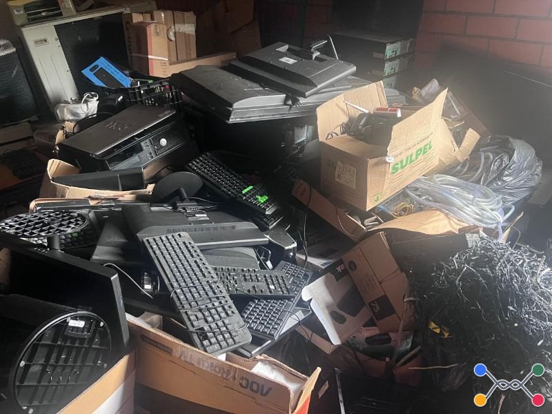 LOTE DE INFORMÁTICA CONTENDO, TECLADOS, MOUSES