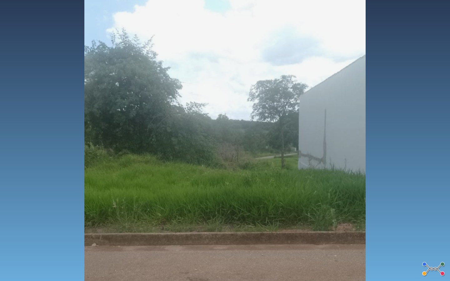 Terreno 480m² — Formiga/MGDescriçãoUm terreno vago, caracterizado como sendo o lote 31 da quadra 12, com a área total de 480,00m², situado no loteamento Furnas Iate Clube, no distrito de Pontevila. Re