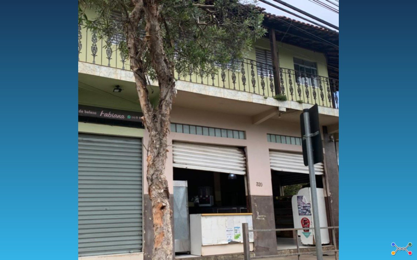 Edificação Mista 360m² — Pouso Alegre/MGDescriçãoOportunidade com desconto de aproximadamente 44% em relação ao valor de avaliação do imóvel.Edificação mista, composta por 4 unidades autônomas em uma