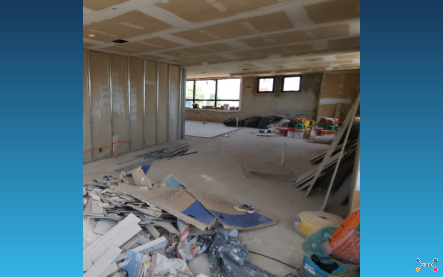 Sala comercial 85m² — Varginha/MGDescriçãoOportunidade com desconto de aproximadamente 30% em relação ao valor de avaliação do imóvel.Sala comercial nº 50, integrante do Edifício Seattle Torre Corpora