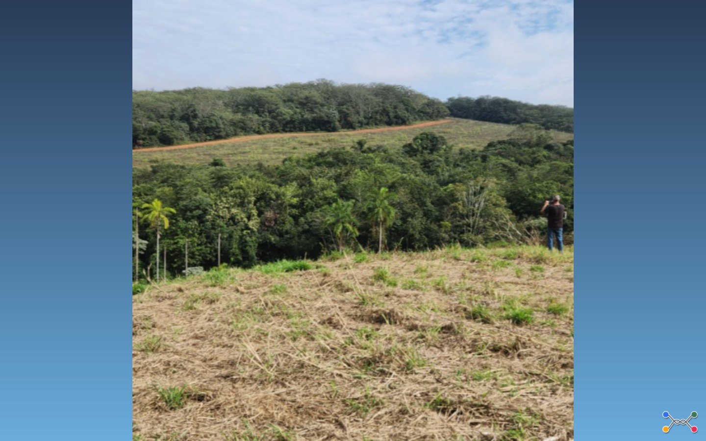 Terreno rural de 24.200m² — Boa Esperança/MGDescriçãoUMA GLEBA DE TERRAS DE CERRADOS, SEM BENFEITORIAS, COM A ÁREA DE 2,42,00 HAS, SITUADA NESTE MUNICÍPIO, NO LUGAR DENOMINADO FAZENDA BARRO VERMELHO,