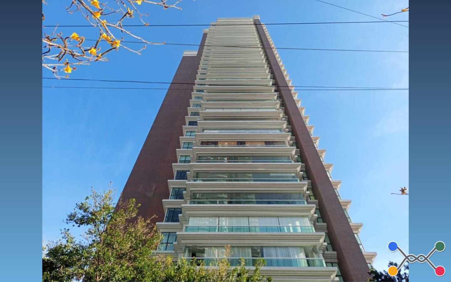 Apto - 425m² - São Paulo-SPDescriçãoApartamento nº 321 no 32º andar do Condomínio Edifício Amedeo Modigliani, matrícula nº 225.808 do 9º RI de São Paulo/SP. Um apartamento por andar, com salas de esta