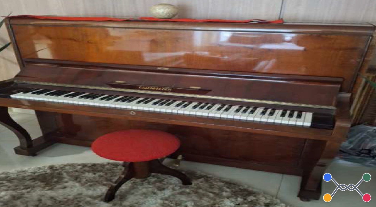 LOTE 4.1 - 01 piano vertical, marca Essenfelder