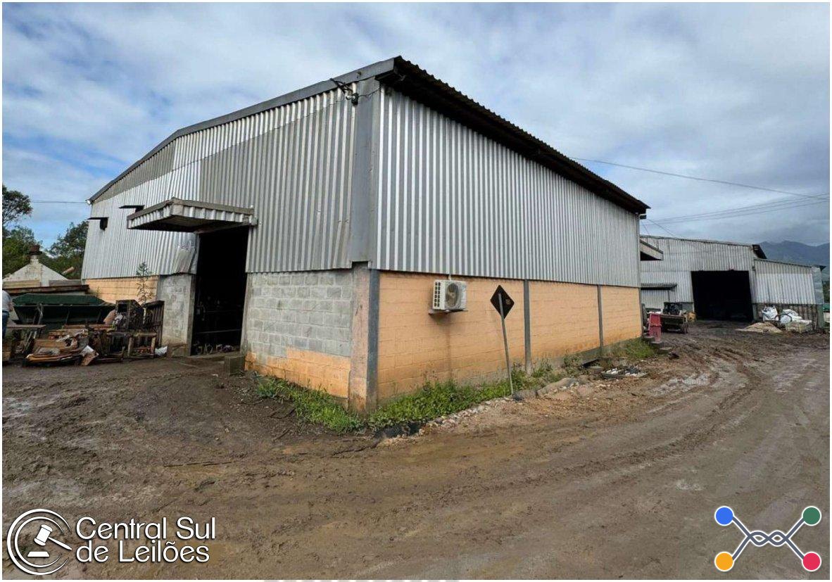 Terreno com área de 2.459,60m², com Galpão de aprox. 350,00m², bairro Rio Morosini, em Treviso/SC