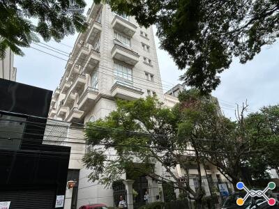 APARTAMENTO DUPLEX (DESOCUPADO) COM 02 BOXES NO BAIRRO MOINHOS DE VENTO