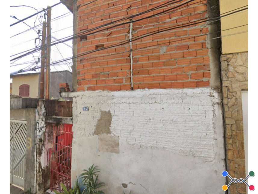 Terreno c/benfeitorias à venda em leilão
