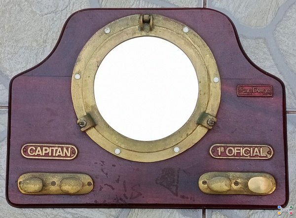 Antigo Cabideiro / Chapeleiro em Madeira com Espelho em Escotilha em Bronze - 7cm x 35cm x 48cm Atendimento de 2ª a 6ª