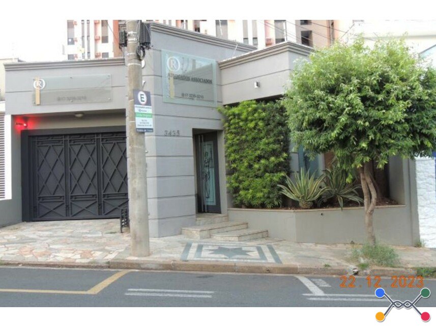 Prédio comercial à venda em leilão