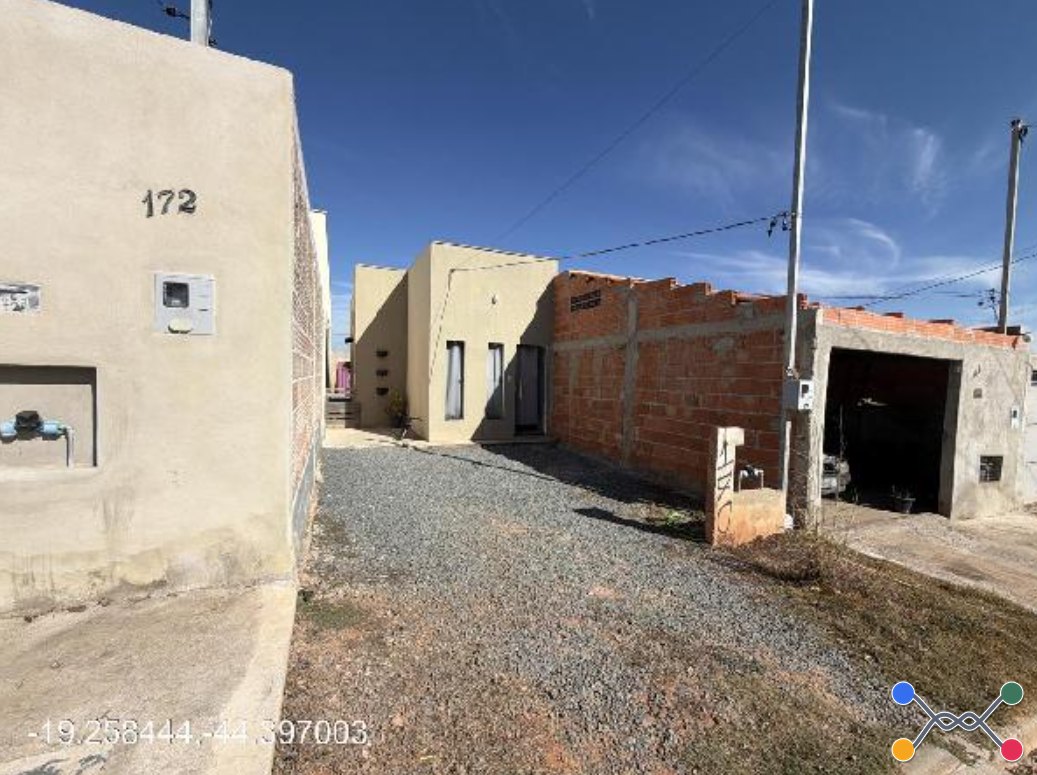 Casa - 38m² de área privativa, 125m² de área do terreno, com vaga de garagem - paraopeba/mg