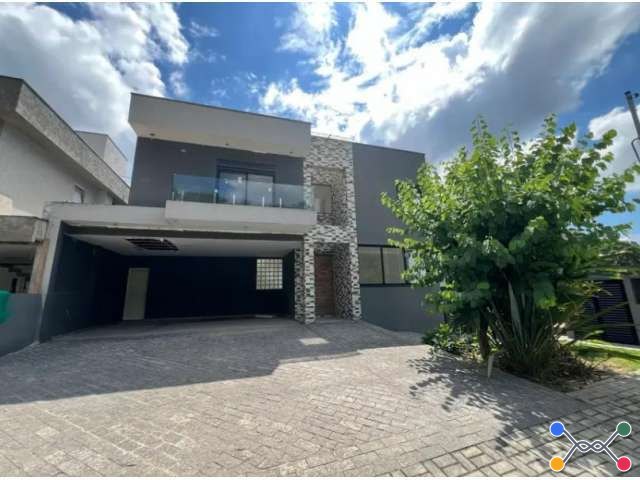 Residência com 3 suítes, piscina e vista panorâmica para área verde