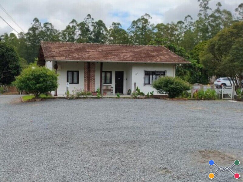 Terreno na rua pomeranos com 4.218,68m² e edificações (timbó/sc)
