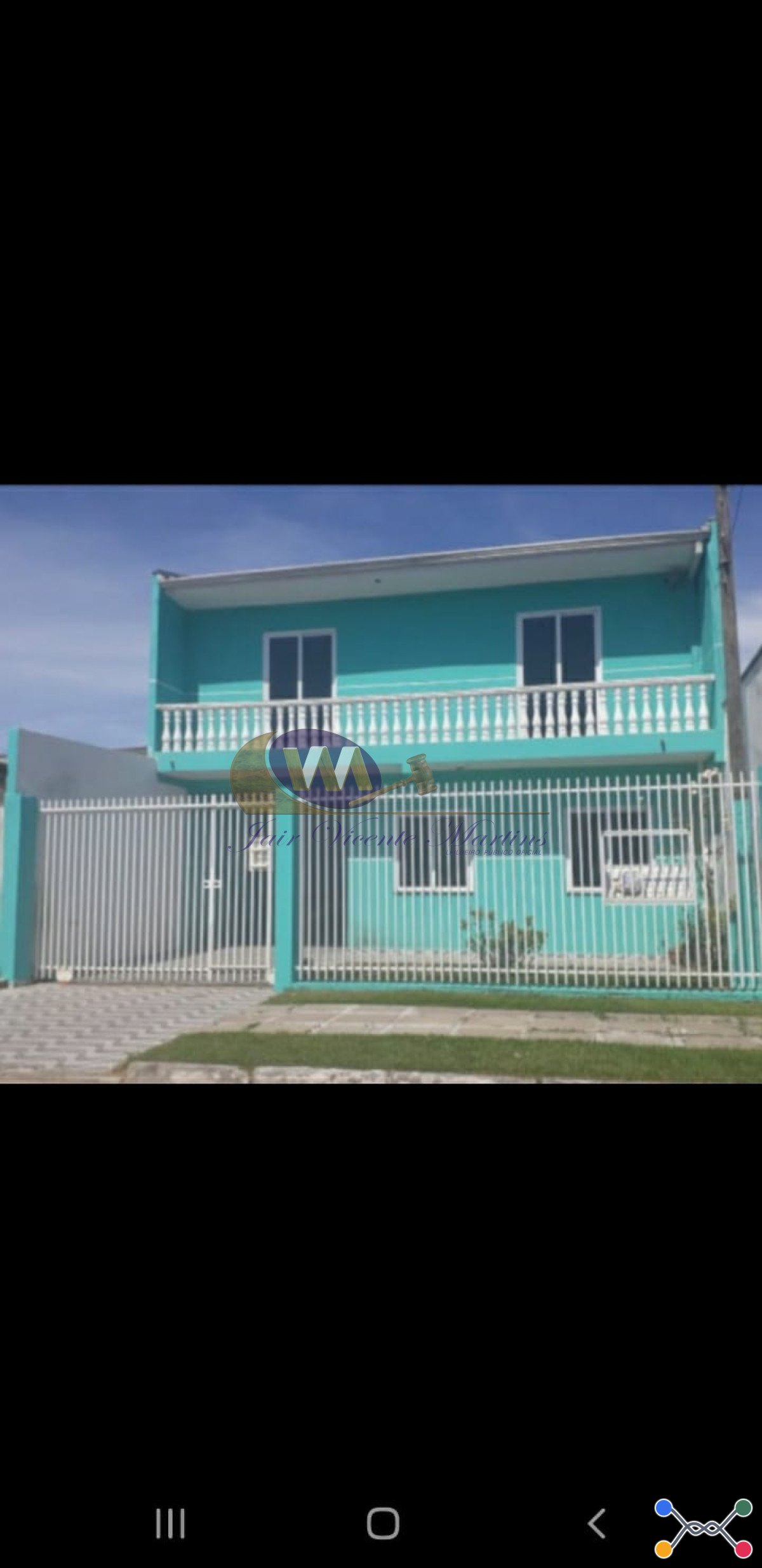 Sobrado no sitio cercado