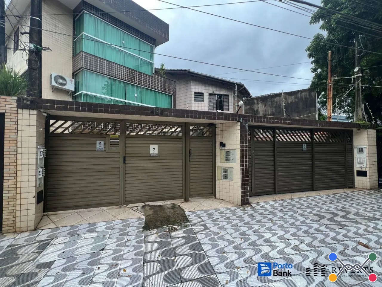 Sobrado em Santos/SP — Embaré