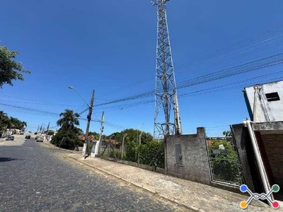 Imóvel urbano com a área de 419,25m2 na esquina das ruas Ingrácio Jose Correa e Henrique Lage em Mafra/SC