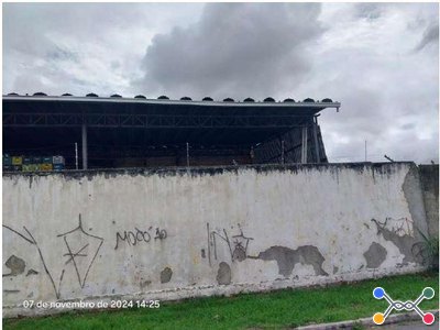 Galpão com área de 360,00m² e um escritório com área de 30,00m², área do terreno 653,00m² - Pinhais/PR