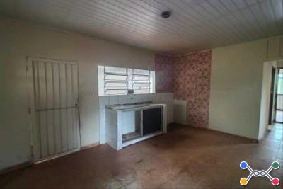 Terreno de 429 m², contendo uma casa não averbada de 136,38 m², localizada à Rua Nicarágua, n° 35, Vila Guarujá,  Londrina - PR