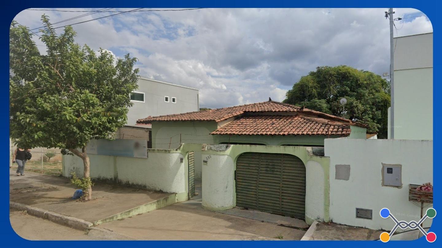 CASA - LOTE 18, QUADRA 40, AV. FRANCISCO ANTÔNIO MENDONÇA CHAVES, 493, VAPABUÇU, SETE LAGOAS/MG, PENHORA SOBRE 50% DO BEM, ÁREA DE 600,00M² - Luis Leiloeiro
