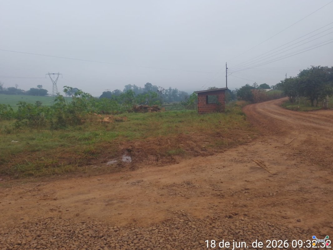 Matrícula N° 11.181: uma área de terras, com a extensão superficial de 2.500,00 m², ou sejam, cinquenta metros (50,00m) de frente por cinquenta metros (50,00m) de frente a fundos, situada neste município de Bom Retiro do Sul-RS, no lugar denominado "Faxinal do Silva Jorge".
