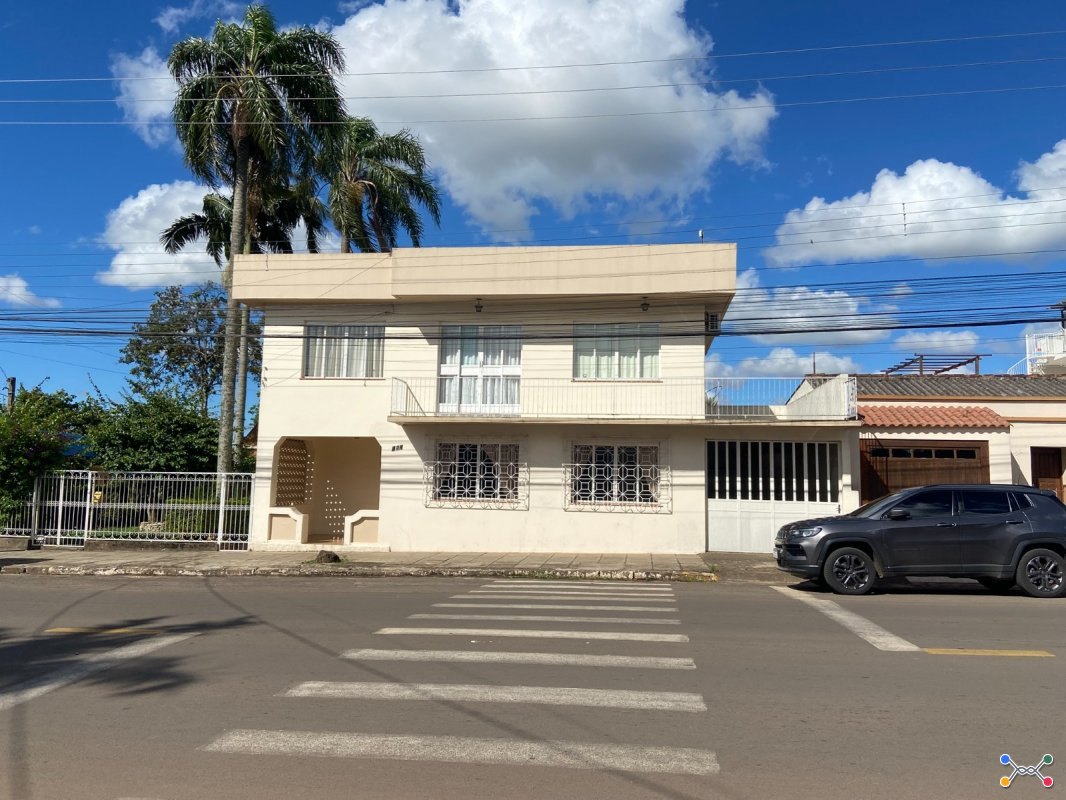 Fração de 14,28571429% pertence a vitor angelo minuzzi e jeane drews minuzzi do imóvel localizado na rua tito beccon, 212, bairro vila nova em santiago/rs com a área construída averbada de 279,94m² e o respectivo terreno com 1.187,80m², no quarteirão formado pelas ruas tito beccon, ciro melo, rogerio francisco da rosa e josé caetano de melo. matriculado sob n° 48.236 do cri de santiago/rs. coproprietário: vera mariza kubica minuzzi; marlene campos minuzzi; angela maria minuzz