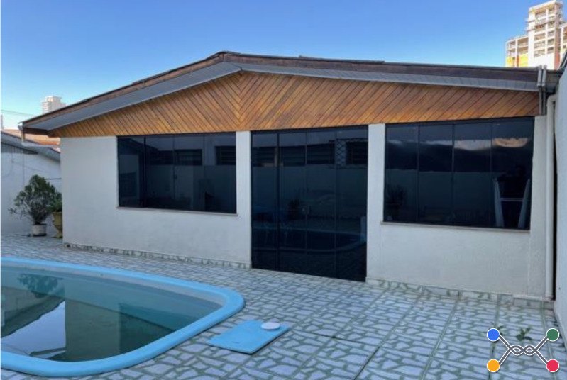 O lote urbano nº 15, da quadra nº 404, com a áreade 300 m², do loteamento nossa senhora das graças, em chapecó/sc