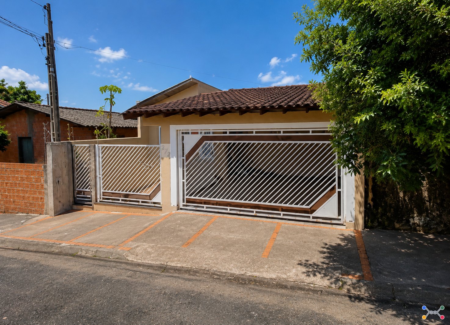 Assis/sp - casa situada na rua araraquara, nº 272, lote 06 da quadra 26, vila