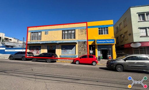 Imóvel localizado na avenida borges de medeiros, nº 1081 em santa maria/rs, constituído por um terreno com área total de 587,45m², medindo 18,95 metros de frente para a avenida borges de medeiros, igual medida na linha dos fundos e 31,00 metros de extensão da frente aos fundos. sobre o terreno, existem edificações de uso comercial, com área construída aproximada de 565,20 m², não averbada na respectiva matrícula, sendo uma edificação de alvenaria, de dois pavimentos, situada