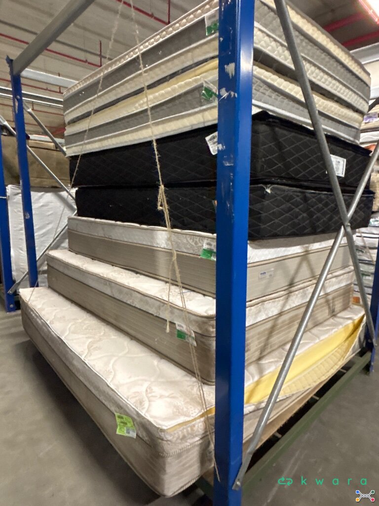 7 Colchões Umaflex - Sendo 3 Milão, 2 Loreto e 2 New Itália Black