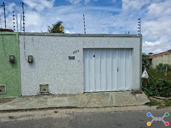 Casa - Área privativa: 76,35 m², Com 2 qt(s), 2 Banheiro(s), - Localizado(a): RUA LEOPOLDO BATISTA NEPOMUCENO, N. 1130, CENTRO, 0 - ITAITINGA/CE - CEP: 61880011 - N° IPTU: 24853 - MATRÍCULA: 13777 - OFICIO: 1