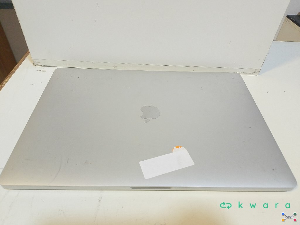 Apple Macbook Pro A2141, Intel Core i9, SSD de 1TB, 16GB de RAM e tela de 16"