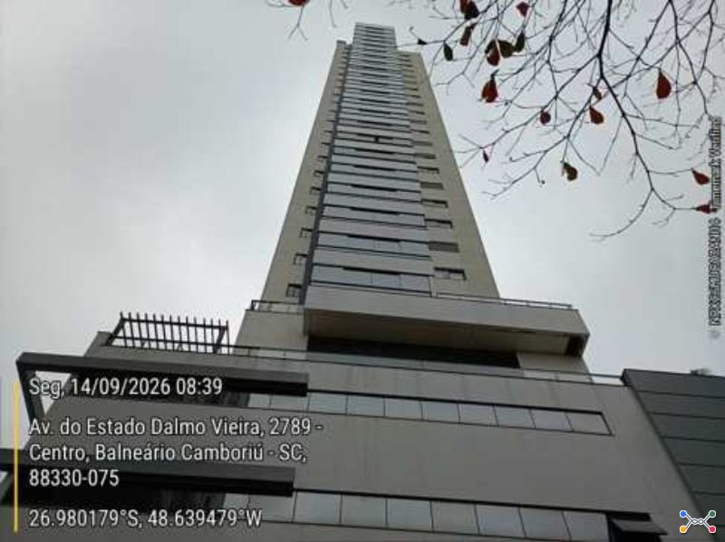 Apartamento com Garagens em Bal. Camboriú (SC)