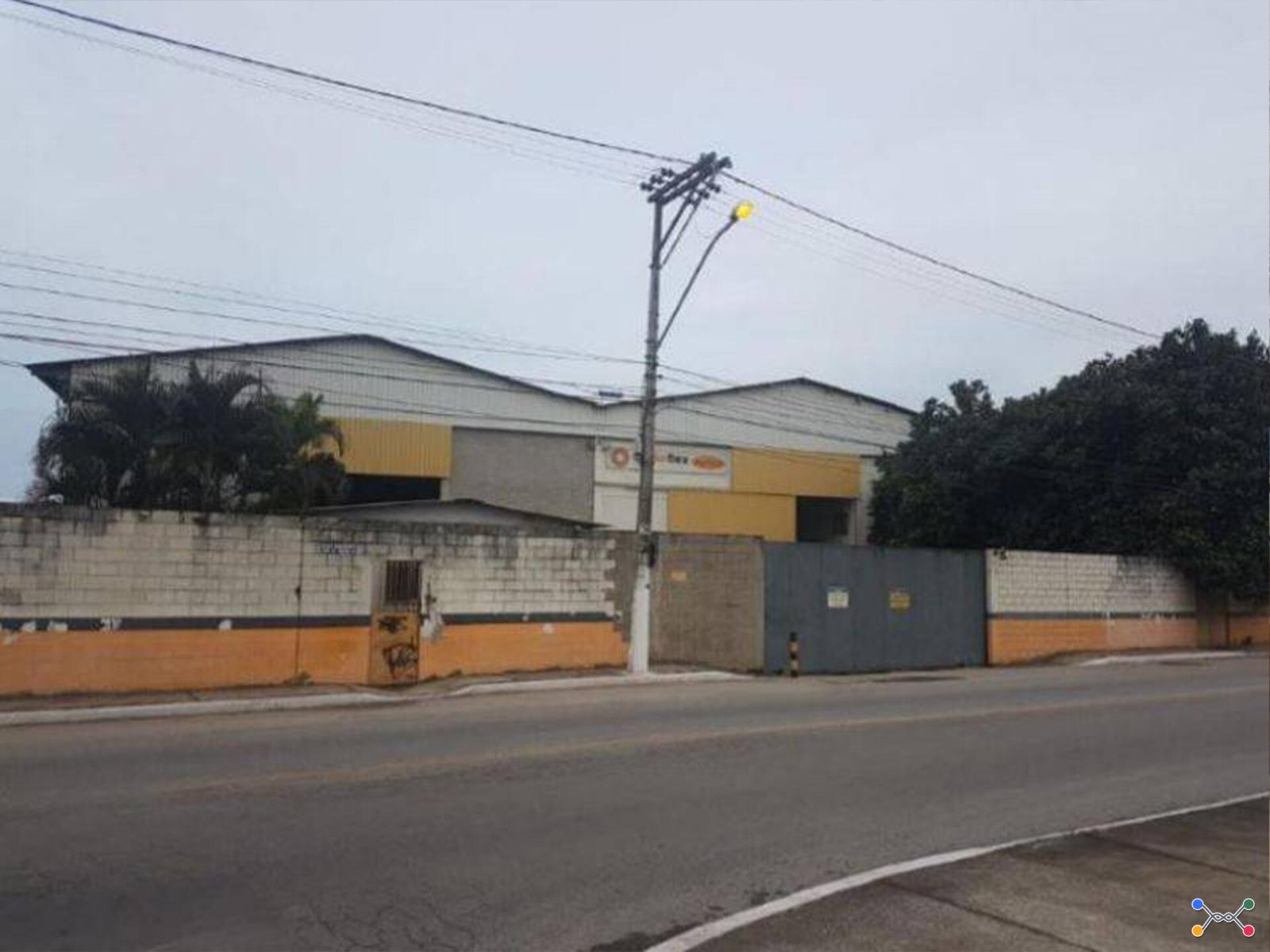 GALPãO NA AVENIDA DOS BANDEIRANTES, S/N, LAGOMAR, MACAé - RJ - ÁREA(S): 6400 M² DE áREA TOTAL, 6400 M² DE áREA TERRENO, 1528 M² DE áREA CONSTRUíDA