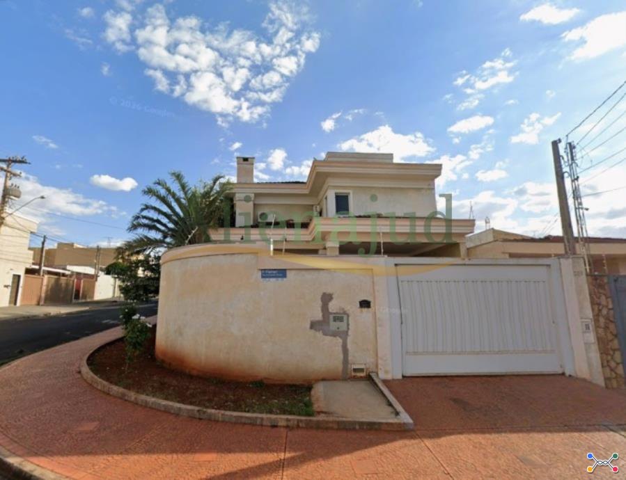 Sobrado c/ 300m² e 3 dorm. em Ribeirão Preto/SP