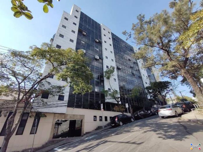 Sala comercial à venda em leilão