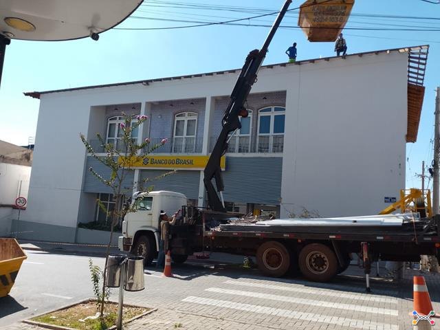 Leilão de imóveis com locação simultânea