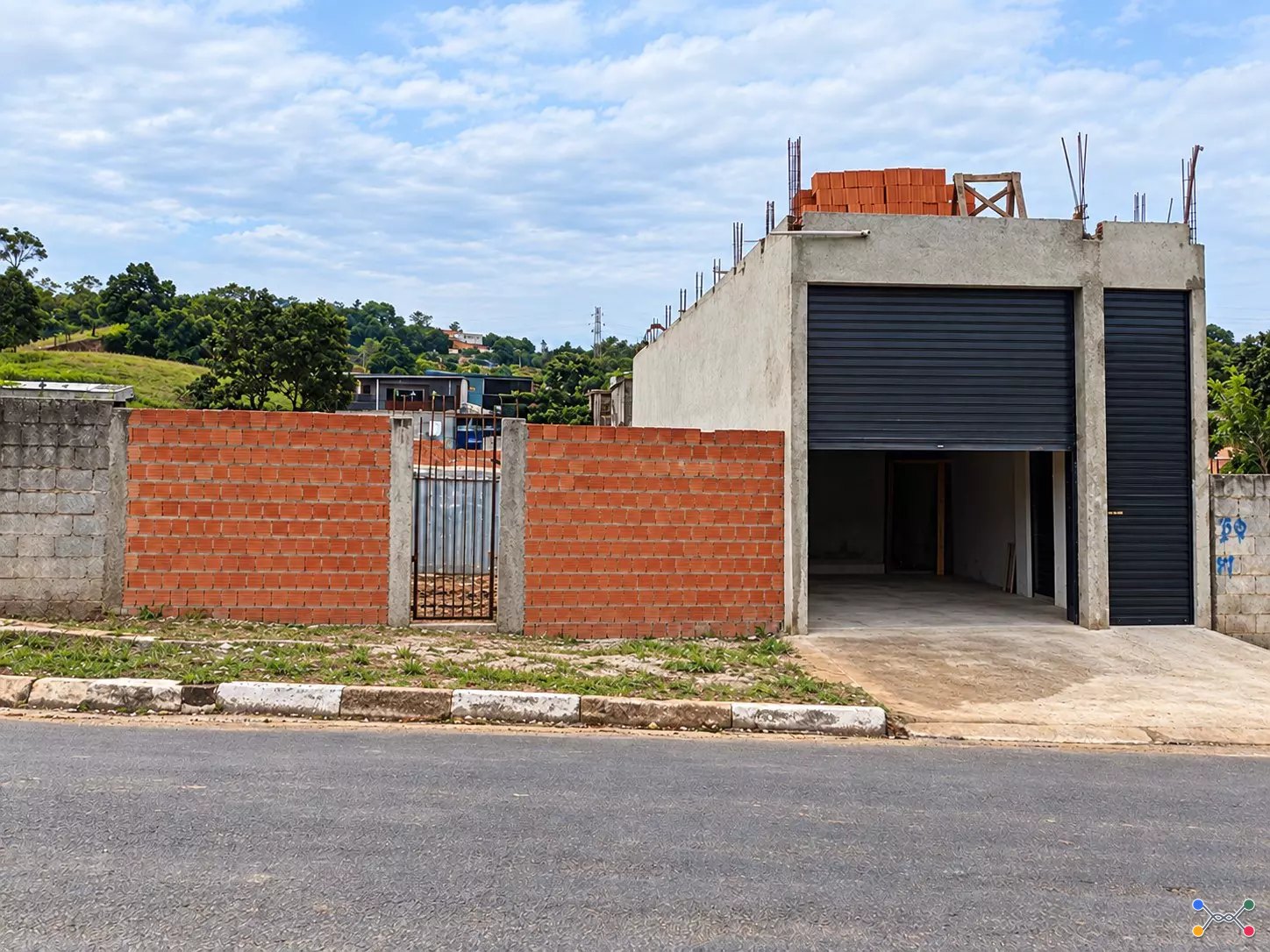 Guarulhos-sp - terreno contendo benfeitorias, situado na rua anezio ruivo