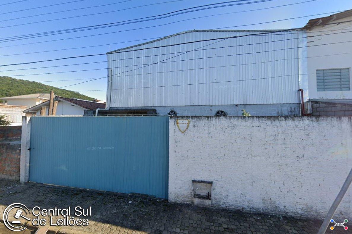 Terreno em área industrial de 360,00m², com Galpão de aprox. 280,00m², no Lot. Jardim Carandaí, em Biguaçu/SC