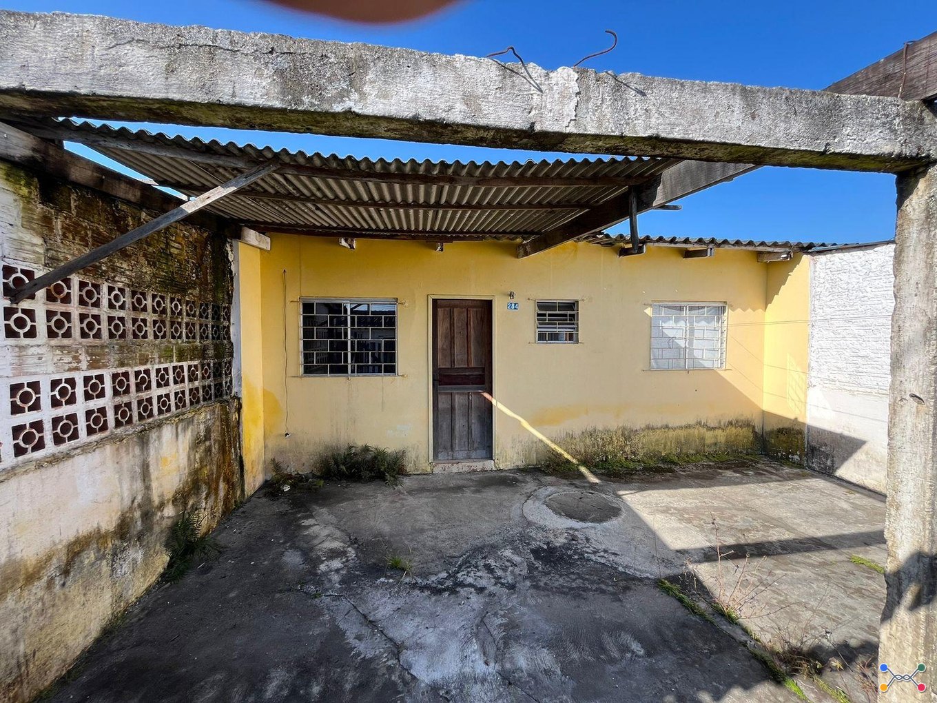 IMÓVEL: Terreno de 120,40m² em Guaratuba/PR, com uma casa de 23,10m² construída.