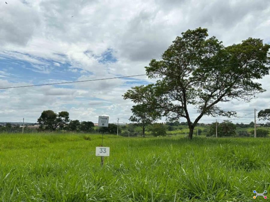Chácara 33, Quadra 06, localizada na Rua G, no Chacreamento Espelho D’Água, em Abaeté/MG, com área total de 1.000,00 m², matrícula nº 29.137 do CRI de Abaeté/MG.