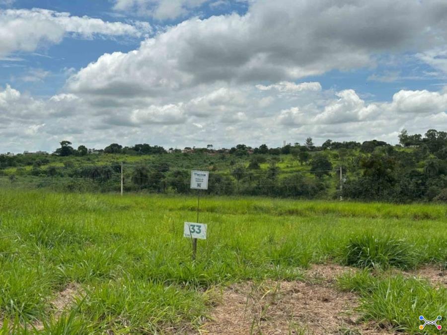 Chácara 33, Quadra 05, localizada na Rua F, no Chacreamento Espelho D’Água, em Abaeté/MG, com área total de 1.000,00 m², matrícula nº 29.097 do CRI de Abaeté/MG.