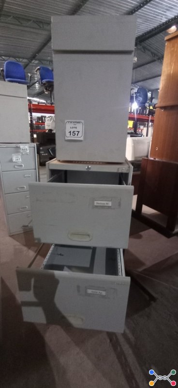 01 ARQUIVO DE AÇO COM 04 GAVETAS EM AÇO E 01 ARMÁRIO BAIXO COM 01 GAVETA E SUPORTE PARA CPU. (NO ESTADO) ATENÇÃO! FAZER A VISITAÇÃO ANTES DE ARREMATAR, NÃO SABEMOS SE FUNCIONA, LEILÃO NÃO TEM GARANTIA E NEM DEVOLUÇÃO, SUJEITO A POSSÍVEIS AVARIAS VISÍVEIS/OCULTAS E/OU AUSÊNCIA DE COMPONENTES.