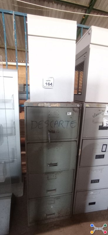 01 ARQUIVO DE AÇO COM 04 GAVETAS EM AÇO E 01 ARMÁRIO BAIXO COM 01 GAVETA E SUPORTE PARA CPU. (NO ESTADO) ATENÇÃO! FAZER A VISITAÇÃO ANTES DE ARREMATAR, NÃO SABEMOS SE FUNCIONA, LEILÃO NÃO TEM GARANTIA E NEM DEVOLUÇÃO, SUJEITO A POSSÍVEIS AVARIAS VISÍVEIS/OCULTAS E/OU AUSÊNCIA DE COMPONENTES.