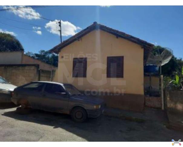 Guarará/mg - casa com 3 quartos e seu lote no centro casas em leilão | mgl leilões