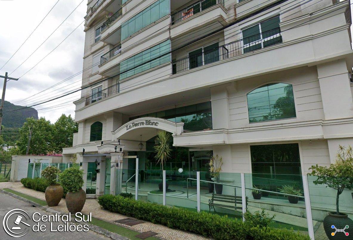 Apartamento nº 104, no Cond. Res. La Pierre Blanc, bairro Fazenda, em Palhoça/SC