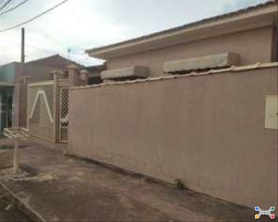 Imóvel residencial localizado na rua Dr. Genaro Resende Centro no município de Cambará/PR