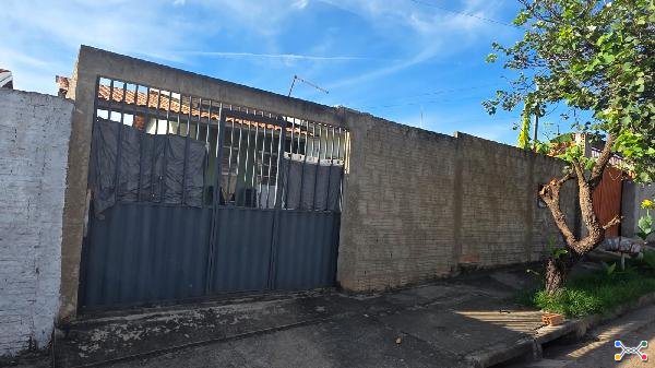 Imóvel pronto para negociar — Casa no Novo Mundo, Varzea Grande - MT, Nº 12, 2 quartos, 1 vaga, 200m²