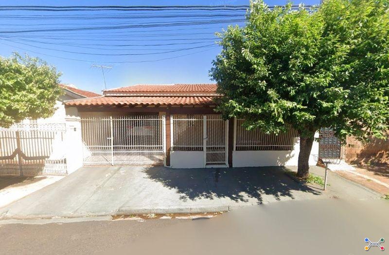 Casa 231m² | Res. Ana Célia | São José do Rio Preto/SP | Terreno 250m², Próx. à Av. Ernani Pires e Redentora. Excelente Infraestrutura de Comércio e Acesso. Oportunidade Única p/ Investidor!