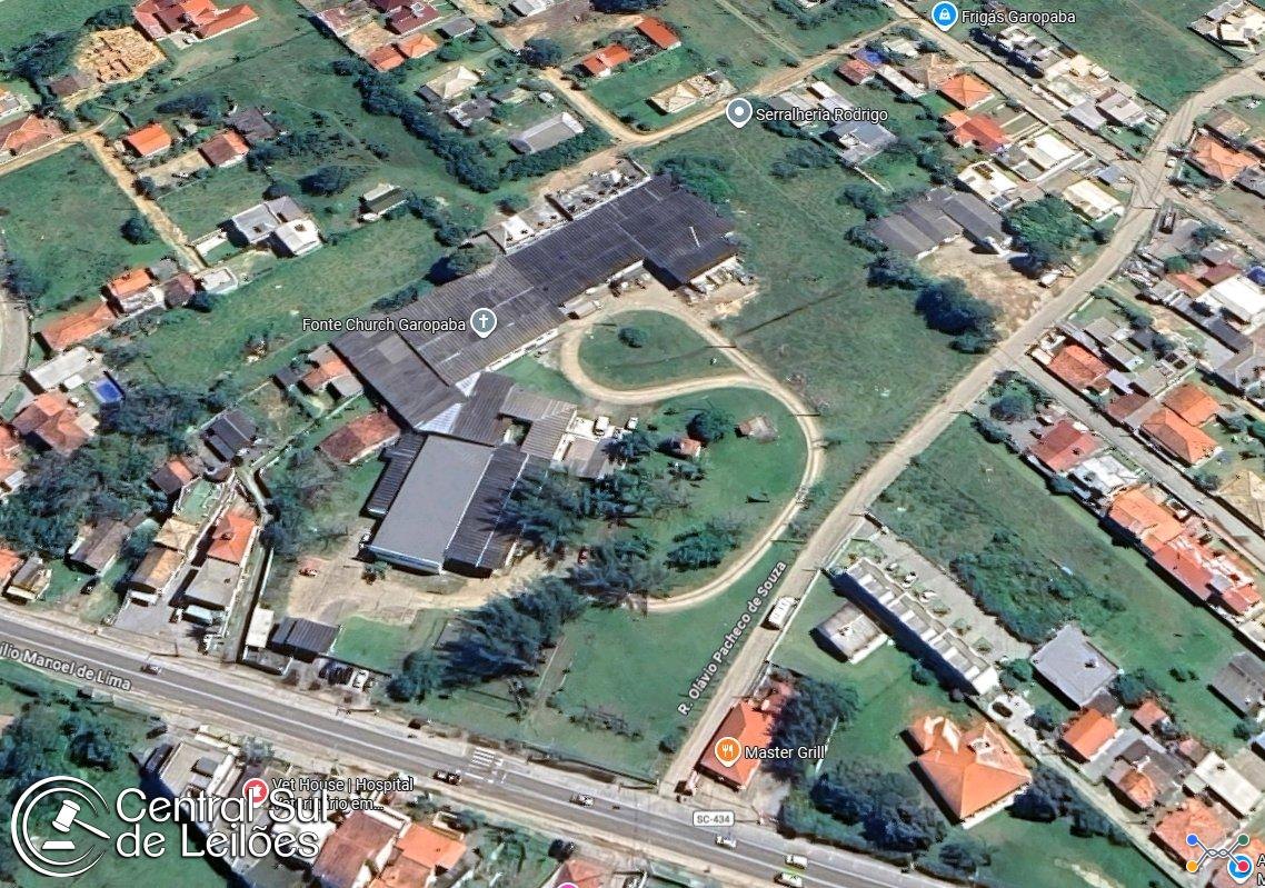 Terrenos com áreas somadas de aprox. 22.313,80m², com área construída de aprox. 5.400,00m², em Garopaba/SC