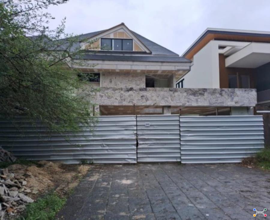 Rio de Janeiro/RJ – Barra da Tijuca – Casa cond. com 900m²